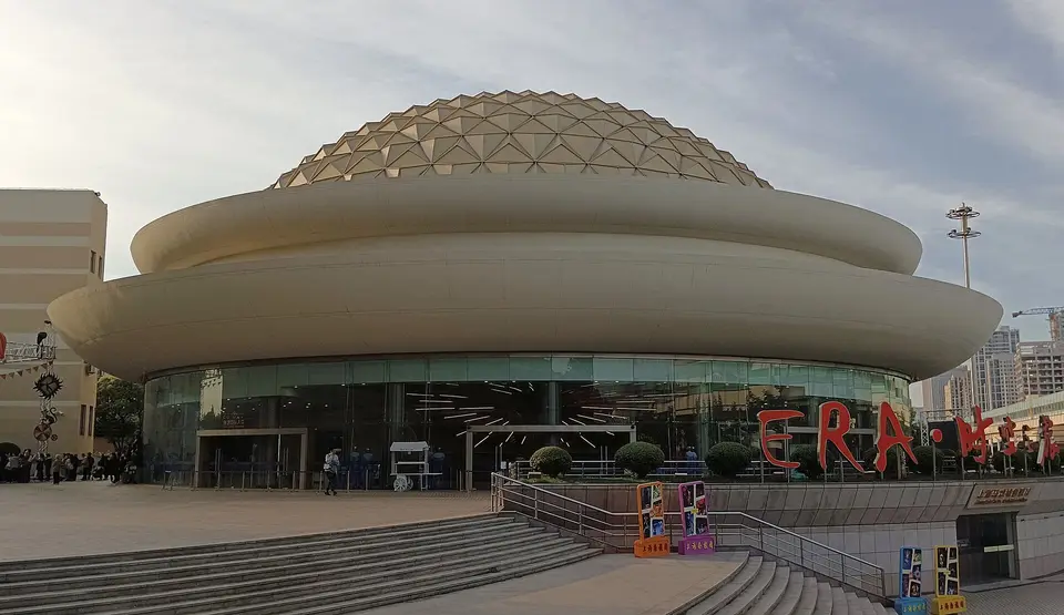 上海马戏城时空之旅杂技演出现场舞台灯光